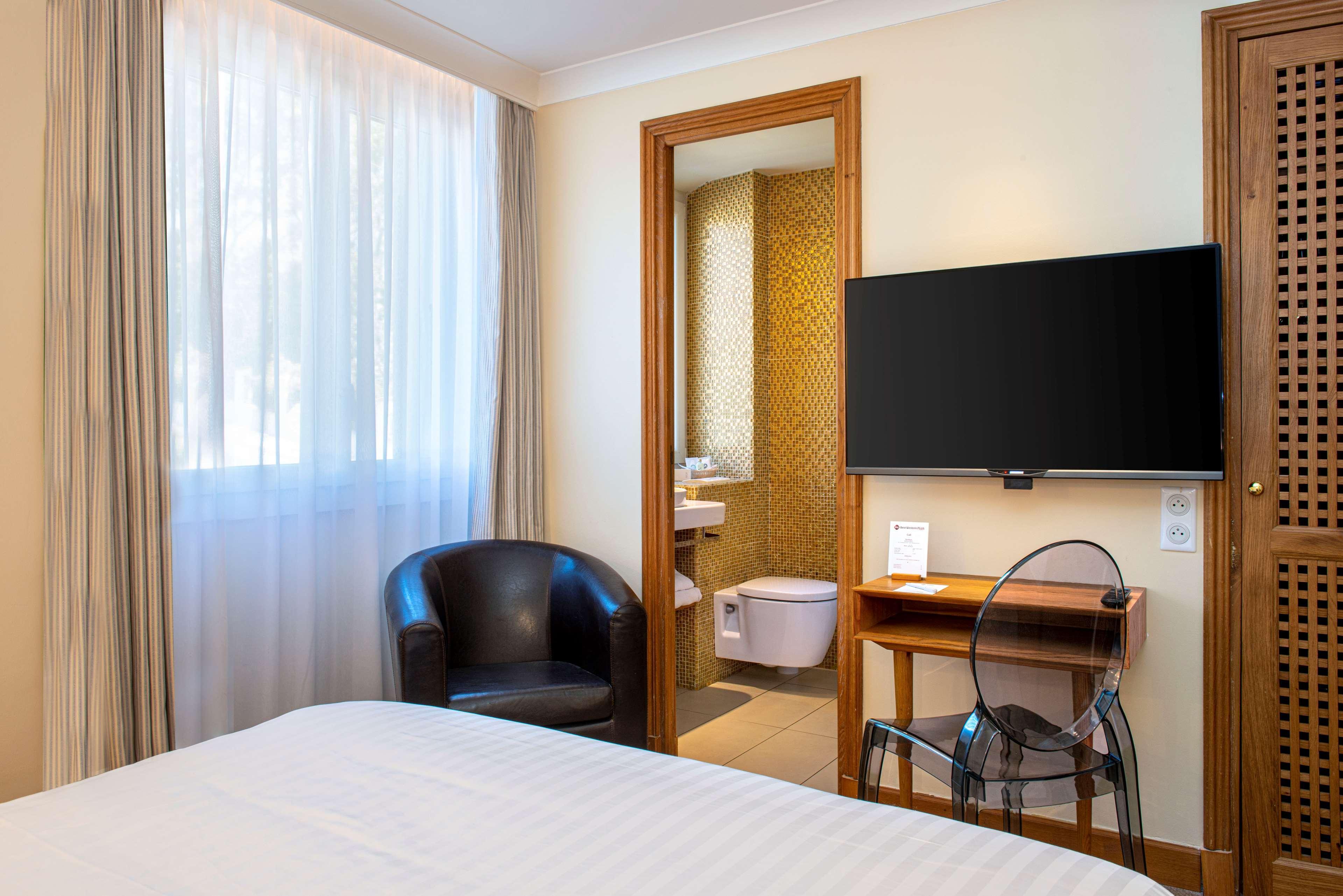 Western Premier Montfleuri Hotel 4*
